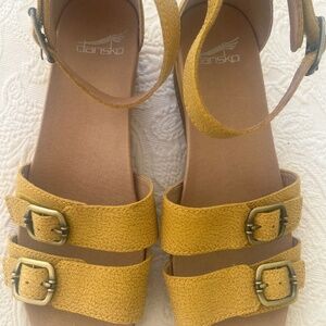 Dansko wedge sandals 1.5 inch size 39